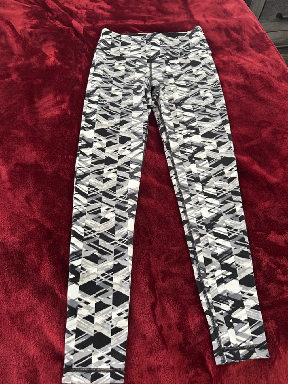 Victoria Secret sport Black & White Geometric Active Leggings Size Small